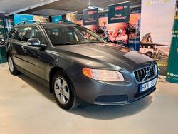 Grå Begagnad 2008 Volvo V70 Kinetic Kombi | 49 900 kr (Marknadspris)