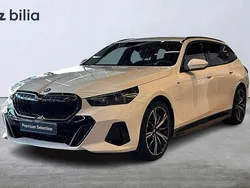 Vit Begagnad 2024 BMW 530e M Sport Kombi | 679 900 kr (Superpris)