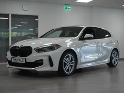 Vit Begagnad 2021 BMW 118 M Sport Halvkombi | 259 800 kr (Lite dyr)