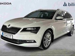 Vit Begagnad 2019 Skoda Superb Kombi | 214 500 kr (Marknadspris)
