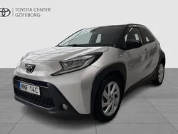 Ljusbrun Begagnad 2022 Toyota Aygo Pulse Halvkombi | 189 900 kr (Marknadspris)