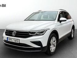 Vit (pure white) Begagnad 2022 VW Tiguan Life SUV | 294 900 kr (Marknadspris)