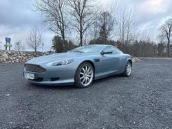 Ljusblå Begagnad 2004 Aston Martin DB9 Sportkupé | 595 000 kr
