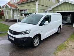 Vit Begagnad 2018 Peugeot Partner Minibuss | 135 000 kr (Marknadspris)