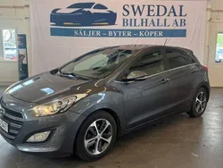 Mörkgrå (grå) Begagnad 2017 Hyundai i30 Premium Halvkombi | 109 800 kr (Marknadspris)