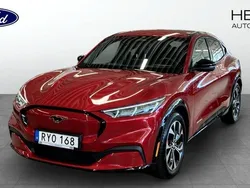 Röd (red) Begagnad 2021 Ford Mustang Mach-E Standard Range SUV | 389 000 kr (Marknadspris)