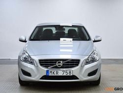 Ljusgrå (grå) Begagnad 2011 Volvo S60 Summum Sedan | 139 900 kr (Marknadspris)