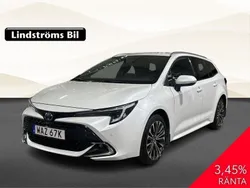 Vit Begagnad 2023 Toyota Corolla Style Kombi | 319 500 kr (Lite dyr)