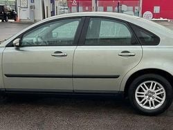 Begagnad 2006 Volvo S40 Sedan | 49 700 kr (Marknadspris)