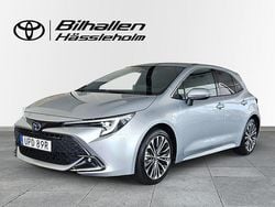 Silver Begagnad 2024 Toyota Corolla Hybrid Style Halvkombi | 299 900 kr (Lite dyr)