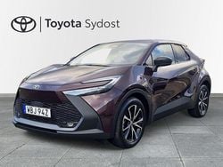 Lila (mörklila metallic) Begagnad 2024 Toyota C-HR Style SUV | 409 000 kr (Bra pris)