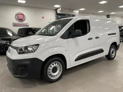 Vit (white) Begagnad 2023 Fiat Doblò Minibuss | 281 250 kr (Marknadspris)