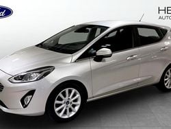 Grå (grey) Begagnad 2018 Ford Fiesta Titanium Halvkombi | 119 900 kr (Marknadspris)