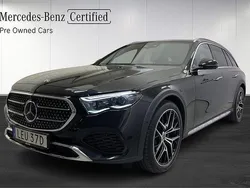Svart Begagnad 2024 Mercedes E220 Avantgarde SUV | 749 900 kr