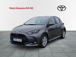 Mörkgrå Begagnad 2023 Toyota Yaris Hybrid Active Halvkombi | 229 000 kr (Marknadspris)