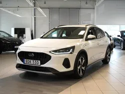 Vit (frozen white solid) Begagnad 2022 Ford Focus Active Halvkombi | 189 900 kr (Bra pris)