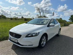 Vit Begagnad 2016 Volvo V40 Kinetic Kombi | 129 000 kr (Marknadspris)