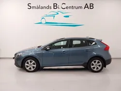 Blå Begagnad 2013 Volvo V40 CC Kinetic Kombi | 89 900 kr (Marknadspris)