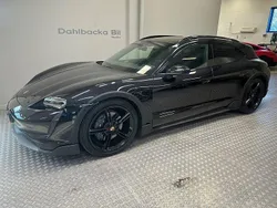 Svart Begagnad 2021 Porsche Taycan Cross Turismo Sedan | 700 000 kr (Lite dyr)