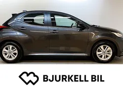 Grå Begagnad 2022 Mazda 2 Comfort Halvkombi | 199 900 kr (Superpris)