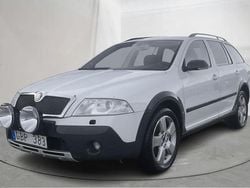 Vit Begagnad 2008 Skoda Octavia Scout Kombi | 29 000 kr (Marknadspris)
