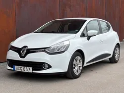 Vit Begagnad 2015 Renault Clio IV Halvkombi | 72 500 kr (Marknadspris)