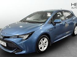 Blå metallic Begagnad 2019 Toyota Corolla Hybrid Active Halvkombi | 210 900 kr (Marknadspris)