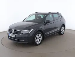 Grå Begagnad 2021 VW Tiguan SUV | 287 000 kr (Marknadspris)