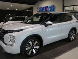 Vit Ny 2025 Mitsubishi Outlander P-HEV Instyle SUV | 609 900 kr