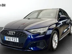 Blå (navarrablå metallic) Begagnad 2022 Audi A3 Sportback Proline Halvkombi | 269 000 kr (Marknadspris)