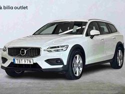 Vit Begagnad 2021 Volvo V60 CC Kombi | 299 900 kr (Marknadspris)