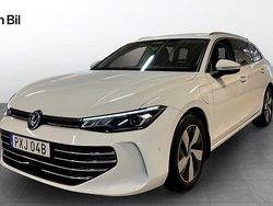 Vit (pure white) Begagnad 2024 VW Passat Business Kombi | 449 900 kr