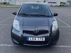Grå Begagnad 2010 Toyota Yaris Halvkombi | 53 000 kr (Lite dyr)