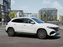 Vit Ny 2025 Mercedes EQA300 AMG SUV | 605 100 kr (Superpris)