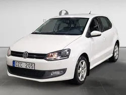 Vit Begagnad 2012 VW Polo Halvkombi | 64 900 kr (Marknadspris)