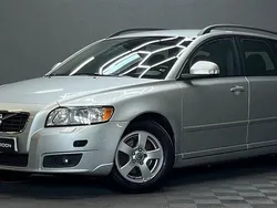 Ljusgrå (grå) Begagnad 2011 Volvo V50 Momentum Kombi | 59 900 kr (Marknadspris)