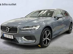 Grå Begagnad 2023 Volvo V60 Kombi | 309 900 kr (Superpris)