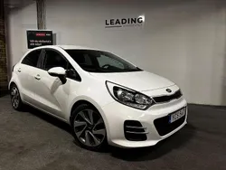 Vit Begagnad 2016 Kia Rio Sedan | 89 900 kr (Marknadspris)