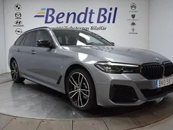 Grå Begagnad 2022 BMW 530e M Sport Kombi | 439 500 kr (Marknadspris)