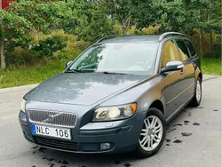 Grå Begagnad 2007 Volvo V50 Momentum Kombi | 23 500 kr (Bra pris)