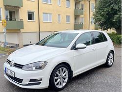 Vit Begagnad 2014 VW Golf VII Halvkombi | 95 000 kr (Marknadspris)