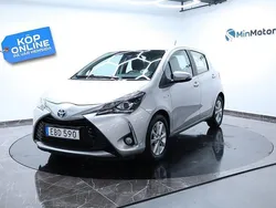 Silver Begagnad 2017 Toyota Yaris Hybrid Active Halvkombi | 114 900 kr (Marknadspris)