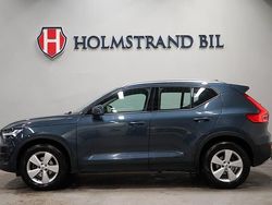 Blå Begagnad 2022 Volvo XC40 Momentum SUV | 299 800 kr (Marknadspris)