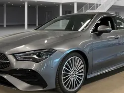 Mörkgrå Begagnad 2024 Mercedes CLA200 Advanced Plus Sportkupé | 389 000 kr (Marknadspris)