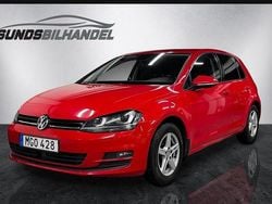 Röd Begagnad 2016 VW Golf VII Halvkombi | 134 800 kr (Marknadspris)