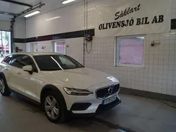 Vit Begagnad 2019 Volvo V60 CC Momentum Kombi | 259 000 kr (Lite dyr)