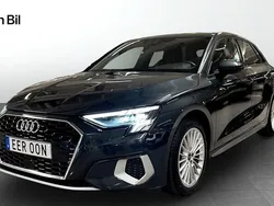Grå (manhattangrå metallic) Begagnad 2023 Audi A3 Sportback Advanced Halvkombi | 269 000 kr (Marknadspris)