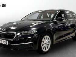 Svart Begagnad 2025 Skoda Octavia Selection Kombi | 299 900 kr (Bra pris)