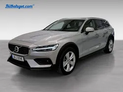 Silver Begagnad 2023 Volvo V60 CC Plus Kombi | 444 900 kr (Marknadspris)