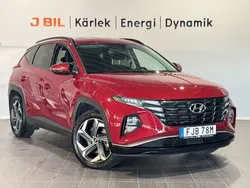 Röd Begagnad 2021 Hyundai Tucson Essential SUV | 304 900 kr (Marknadspris)